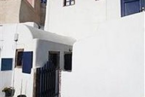 Fotinos Houses Oia (Greece) Image