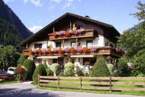 Gastehaus & Ferienhauser Martinus Mayrhofen Image