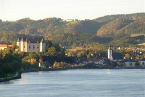Gasthof Zur Donaubrucke Froschauer Image