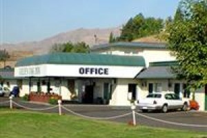 Golden Oak Inn Image