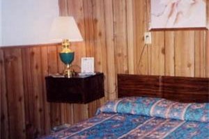 Golden Wheat Budget Host Inn Image