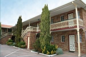 Grand Manor Motor Inn Image