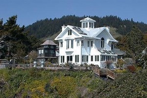 Greenwood Pier Inn voted  best hotel in Elk