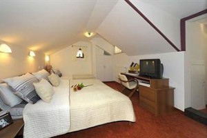 Halvat Guesthouse Image