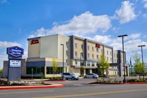 Hampton Inn and Suites Salem Image