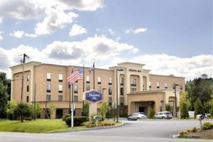 Hampton Inn Brattleboro Image