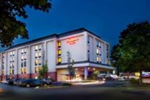 Hampton Inn Fairfax (Virginia) voted 6th best hotel in Fairfax