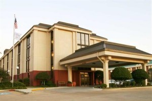 Hampton Inn Dallas North / I-35 East At Walnut Hill Image