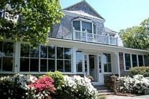 Hanover House voted 5th best hotel in Vineyard Haven