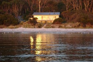 Harpers On The Beach Bed & Breakfast White Beach Image