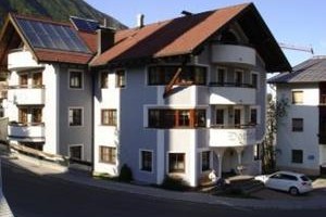 Haus Dorfplatz Image