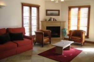 Hearns Cottage Suites Port Fairy Image