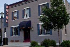 Historic Melrose Hotel Image