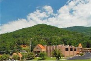 Chestnut Tree Inn Cherokee (North Carolina) voted 3rd best hotel in Cherokee 