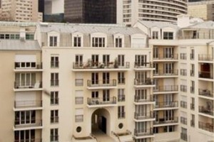 Home in La Defense Image