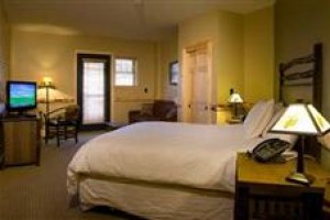 Hope Lake Lodge & Indoor Waterpark Image