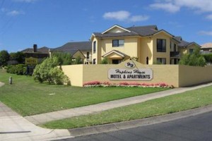 Hopkins House Motel and Apartments Image