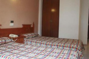 Hostal Los Maños Blanes Image