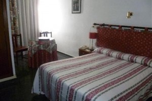 Hostal Pirineos Barbastro Image