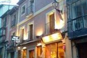 Hostal Santo Tome Image