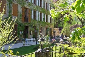 Hostellerie du Grand Duc voted  best hotel in Gincla