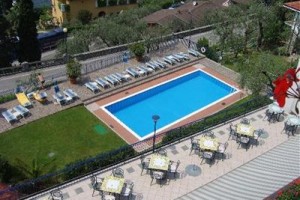 Hotel Capri Malcesine Image