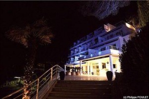 Hotel de la Plage Mahogany Image