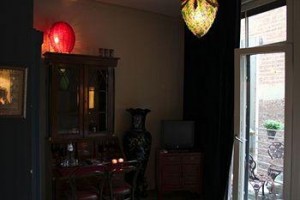 Hotel Diamonds And Pearls Image