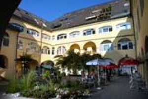 Hotel Goldener Brunnen Klagenfurt am Worthersee Image
