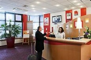 Ibis Paris Pantin Eglise Image