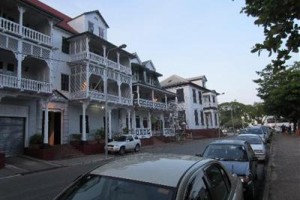 Hotel La Petite Maison Image