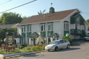 Hotel Le Pionnier voted 8th best hotel in Tadoussac