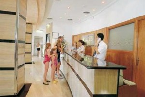 Maritim Hotel Restaurant Calella Image