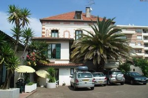 Le Grillon Hotel-Residence Image