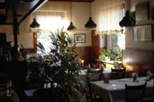 Hotel Restaurant Zur Schönbach Saarbrucken Image