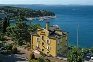 Hotel Riviera & Maximilian's Image