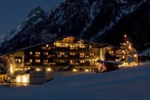 Hotel Sonnblick Sankt Leonhard im Pitztal Image