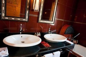 Hotel Temple Des Arts Image