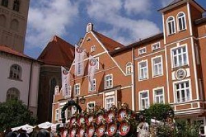 Hotel und Gaststatte zum Erdinger Weisbrau Image