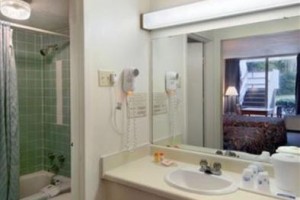Howard Johnson Express Inn Anniston Oxford Image