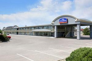 Howard Johnson Pueblo Image