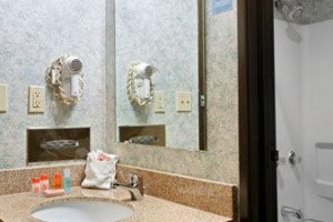 Howard Johnson Cedar Rapids Image