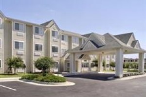 Howard Johnson Inn & Suites/Kings Dominion voted 4th best hotel in Ashland