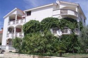 Ina Apartments Image