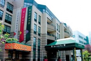 Inn at Great Neck Image