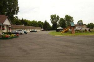 Knights Inn Sarnia Image