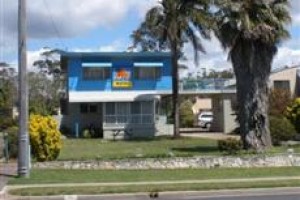 Kon Tiki Motel Apartments Batehaven Image