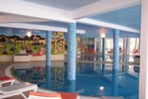 LA Hotel & Resort Image