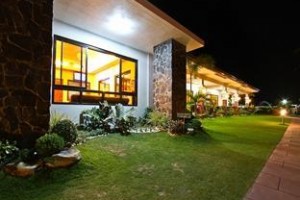 La Suena Brisa Beach Resort and Events Place voted  best hotel in Lemery