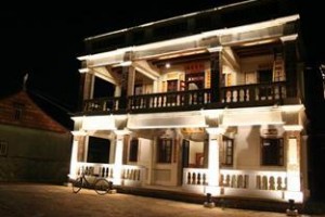 Lake View Inn Western Style Building Image
